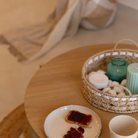 شقة Stylish 2br With Balcony & Work Space
