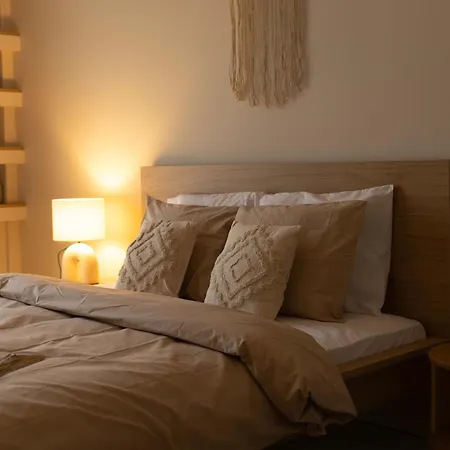 Stylish 2br With Balcony & Work Space Apartamento *