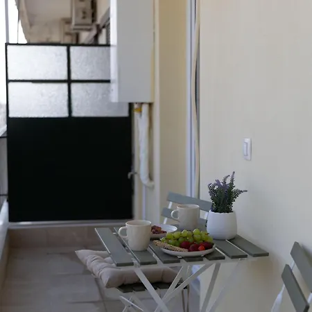 Stylish 2br With Balcony & Work Space شقة *