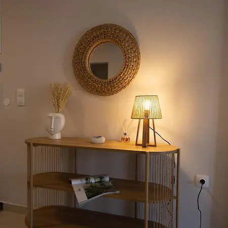 Stylish 2br With Balcony & Work Space アパート *