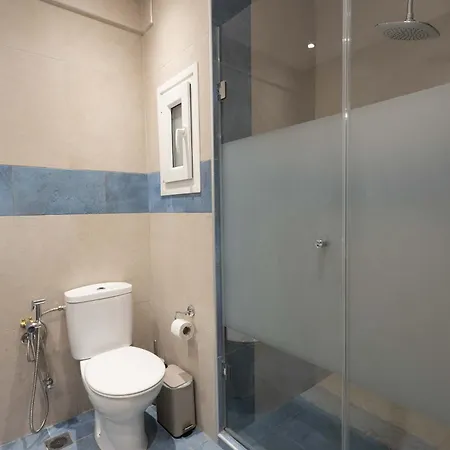 Stylish 2br With Balcony & Work Space テッサロニキ