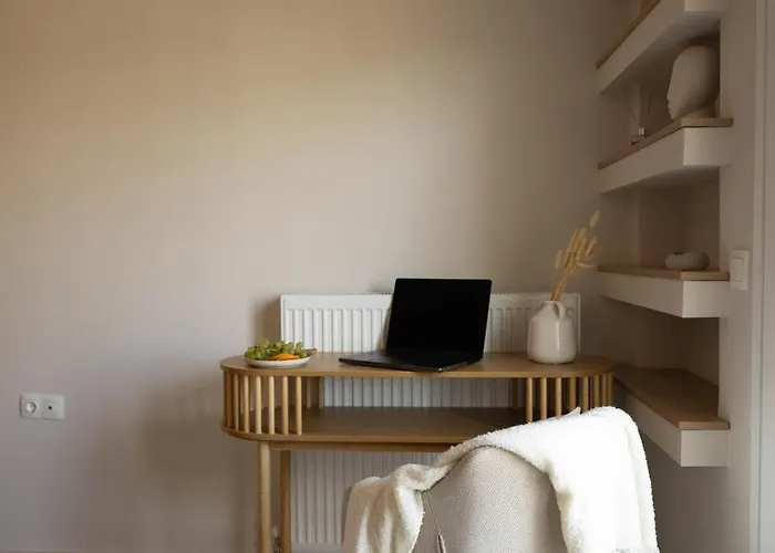 Stylish 2br With Balcony & Work Space Apartment Thessaloniki