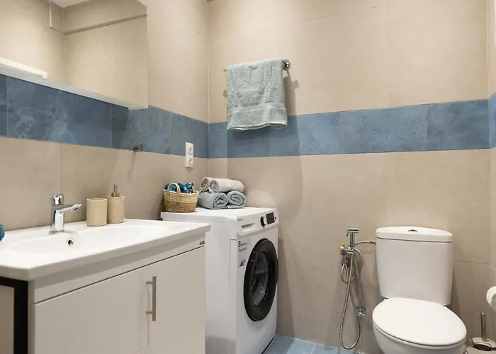 Stylish 2br With Balcony & Work Space * Tesalónica