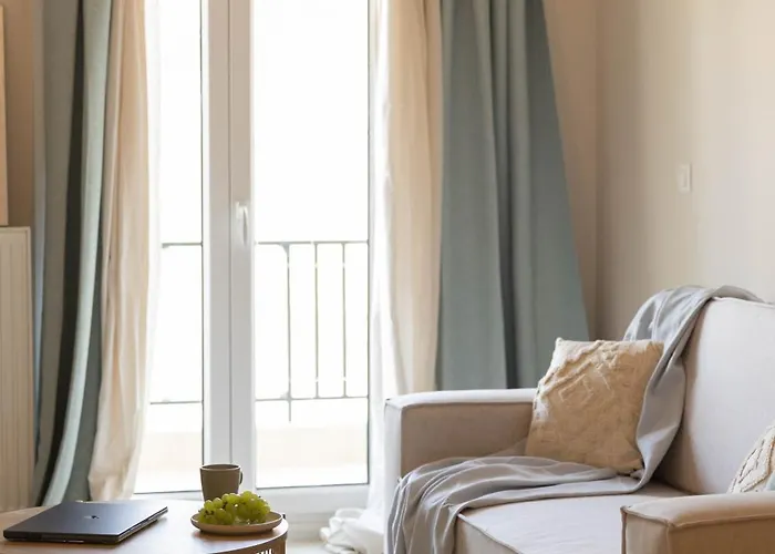 Apartment Stylish 2br With Balcony & Work Space *