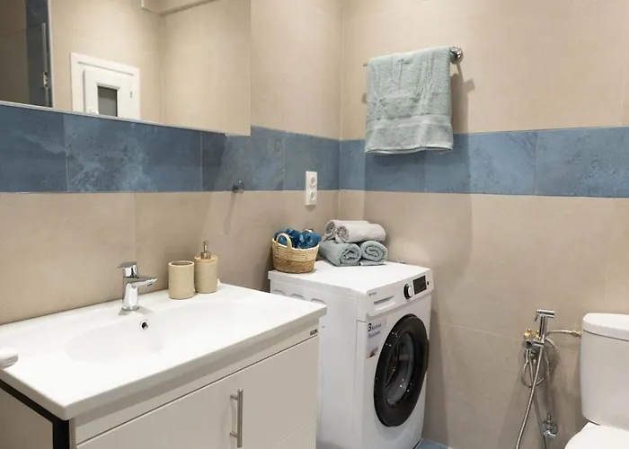 Stylish 2br With Balcony & Work Space