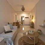 Stylish 2br With Balcony & Work Space *