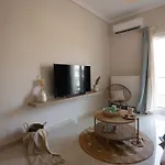 Stylish 2br With Balcony & Work Space *