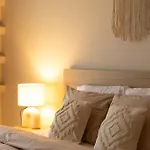 Stylish 2br With Balcony & Work Space *