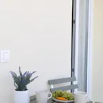 Stylish 2br With Balcony & Work Space Thessaloniki