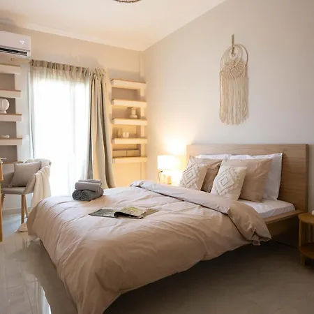 Stylish 2br With Balcony & Work Space Salonicco