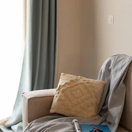 Stylish 2br With Balcony & Work Space Appartamento