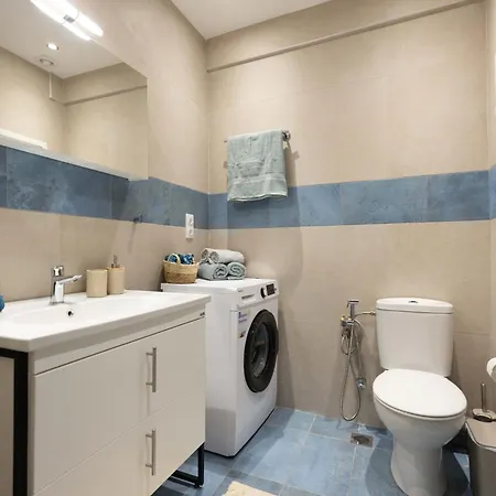 Stylish 2br With Balcony & Work Space * Saloniki