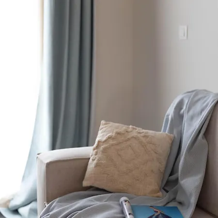 Stylish 2br With Balcony & Work Space * Saloniki