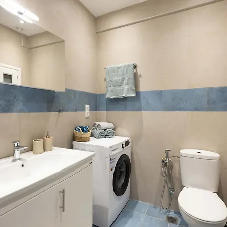 Stylish 2br With Balcony & Work Space * Salonicco