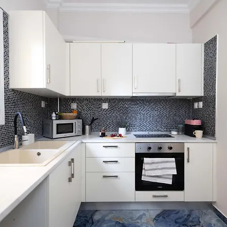 Stylish 2br With Balcony & Work Space