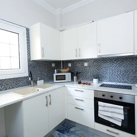 Stylish 2br With Balcony & Work Space *