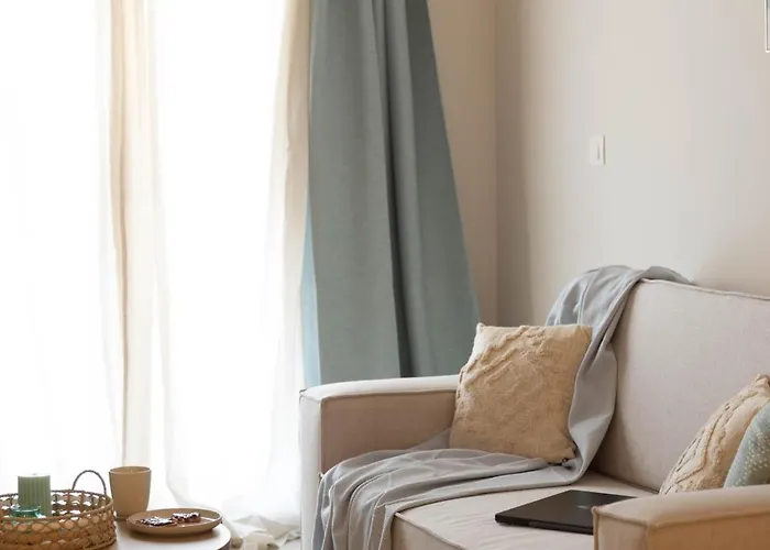 Appartement Stylish 2br With Balcony & Work Space