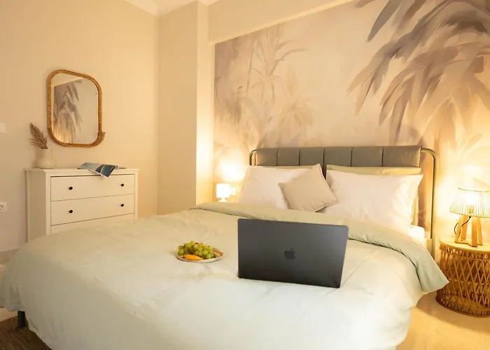 Stylish 2br With Balcony & Work Space Διαμέρισμα