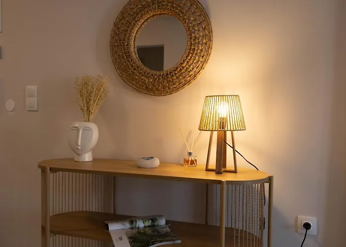 Stylish 2br With Balcony & Work Space Apartament *