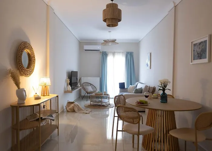 Stylish 2br With Balcony & Work Space * Salonic