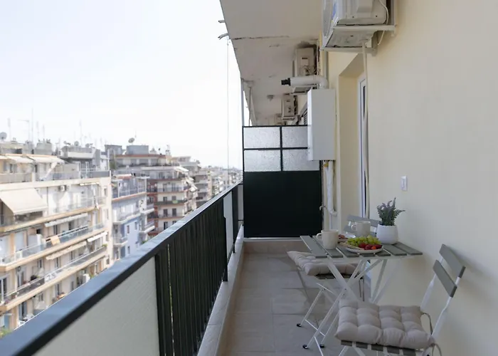 Apartament Stylish 2br With Balcony & Work Space *