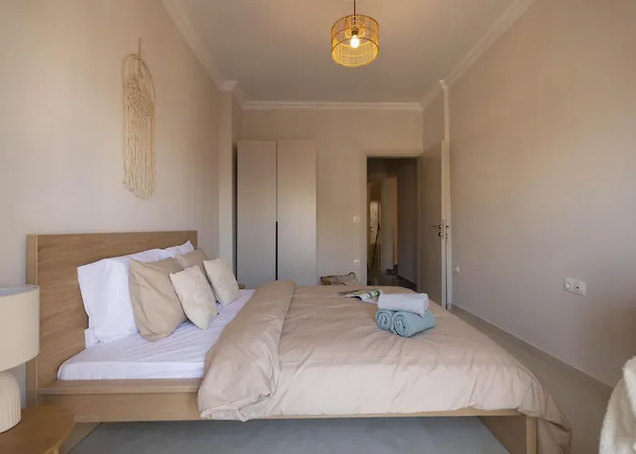 Apartament Stylish 2br With Balcony & Work Space Salonic